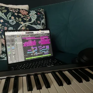 Icebreeze logicpro session with keyboard
